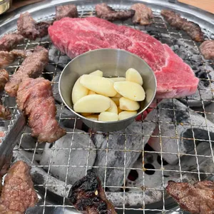 육돌 대표 사진