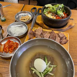 육쌈냉면 사진
