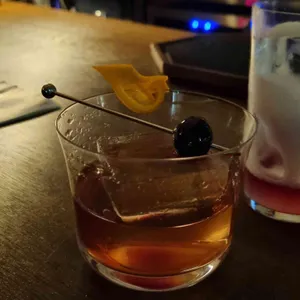 베이스먼트 리뷰 사진