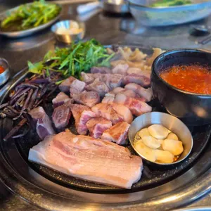 바다를 본 돼지 대표 사진