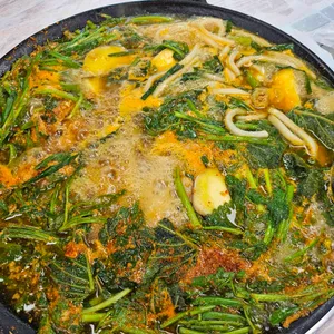 텃밭에노는닭 사진