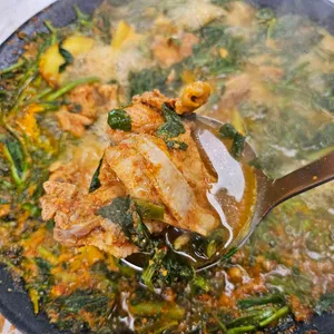 텃밭에노는닭 사진