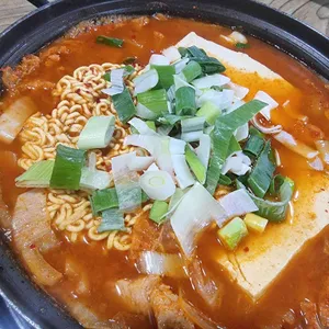 돈가네 옛날김치돼지찌개 사진 1
