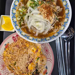 뭄 알로이 사진