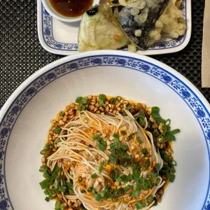 랄라루들 대표 사진