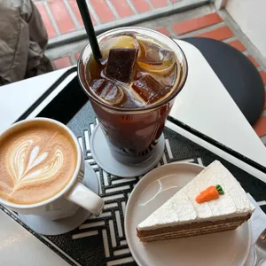 카페온더문 리뷰 사진