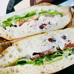 샐러디 대표 사진