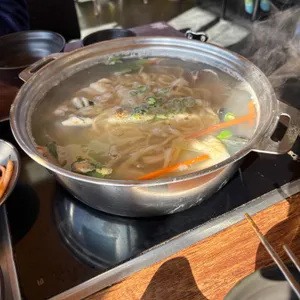 황금 손칼국수 간장게장 사진 1