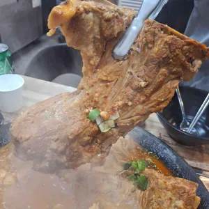 조선솥뚜껑감자탕 리뷰 사진