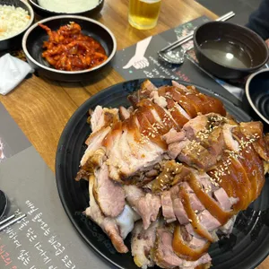 유명환명품족발 사진