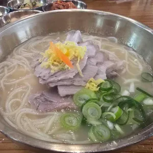 먹돌고기국수 사진 1