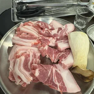 엄지척숯불식육식당 사진