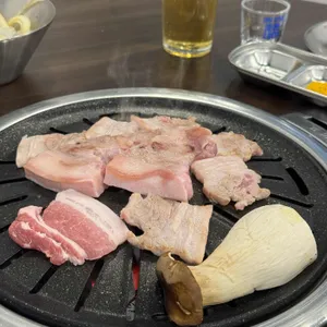 엄지척숯불식육식당 사진