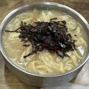 프라자손칼국수 대표 사진