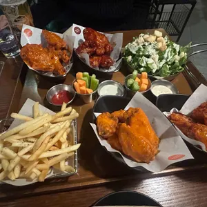 네키드윙즈 사진