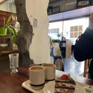 로컬커피샵 리뷰 사진