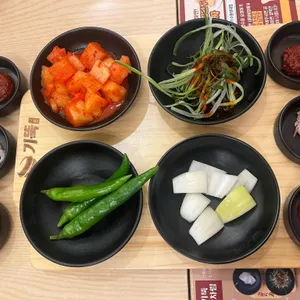 기울어진뚝배기 사진 2