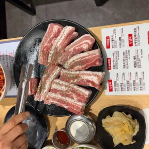 맛있는 고기에 솜씨를 더하다 사진