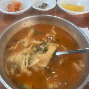 매운수제비집 사진