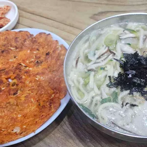 버섯칼국수 사진 1