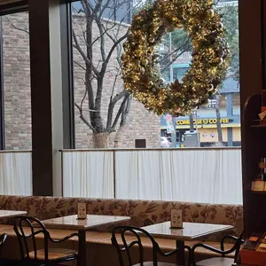 트웰브 리뷰 사진