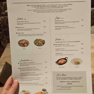 트웰브 리뷰 사진