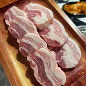 불타 웃는 도야지 리뷰 사진