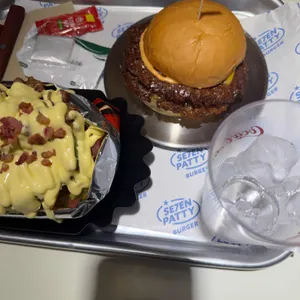 세븐패티버거 대표 사진