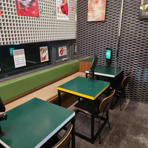 셀러브리티 버거 리뷰 사진