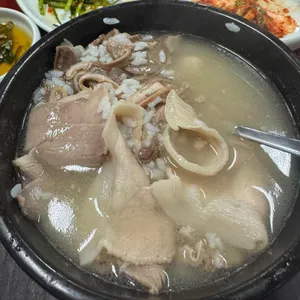 엄용백 돼지국밥 대표 사진