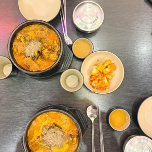 숯불뼈구이 핫뼈감자탕 사진