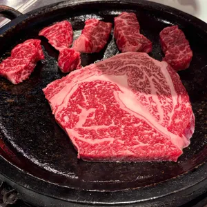 꾸석지돌판한우 사진 1