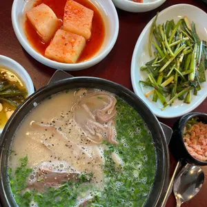 엄용백 돼지국밥 사진