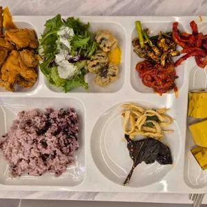 봄봄 한식뷔페 대표 사진