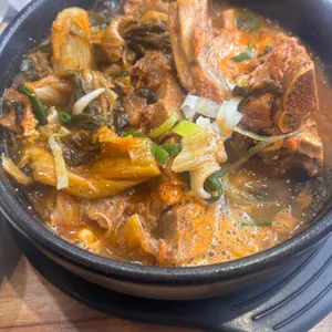 참나무감자탕 사진