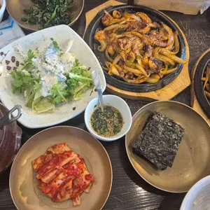 매화곤드레밥 사진