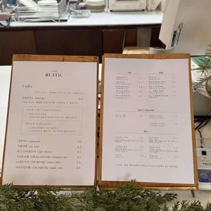 러스틱 리뷰 사진