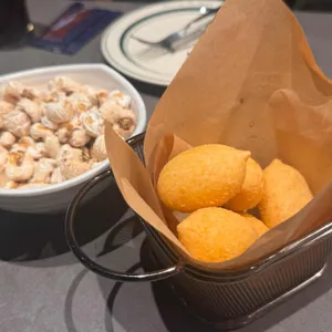 BBQ치킨 빌리지 사진