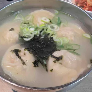 이상조 전통만두국 대표 사진