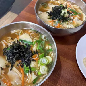 명동홍두깨손칼국수 사진 1