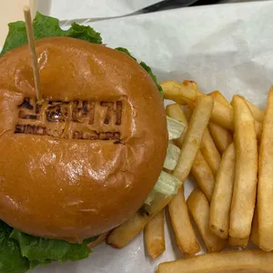 신촌버거 대표 사진