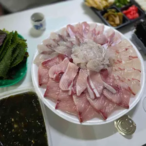 사량도 자연산횟집 대표 사진