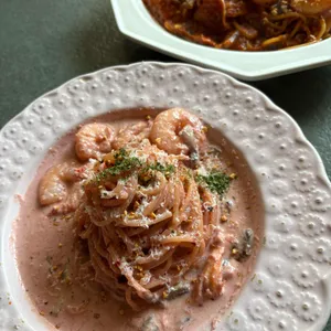 on the yard 대표 사진