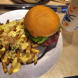 패티바이번 사진