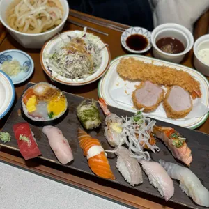 사야스시앤카츠 사진