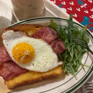 땡스투홀리데이 사진 1