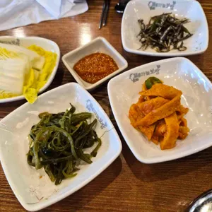 돈통마늘보쌈 사진 2