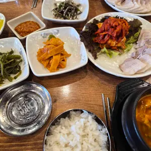 돈통마늘보쌈 대표 사진