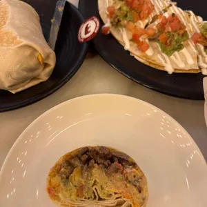 바토스앤폴리스 사진