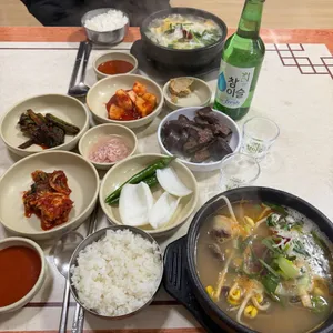 자라봉국밥 사진 1